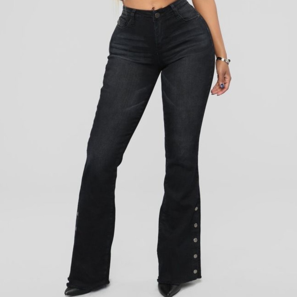 FASHION NOVA Beatriz Snap Flare Jeans - Black